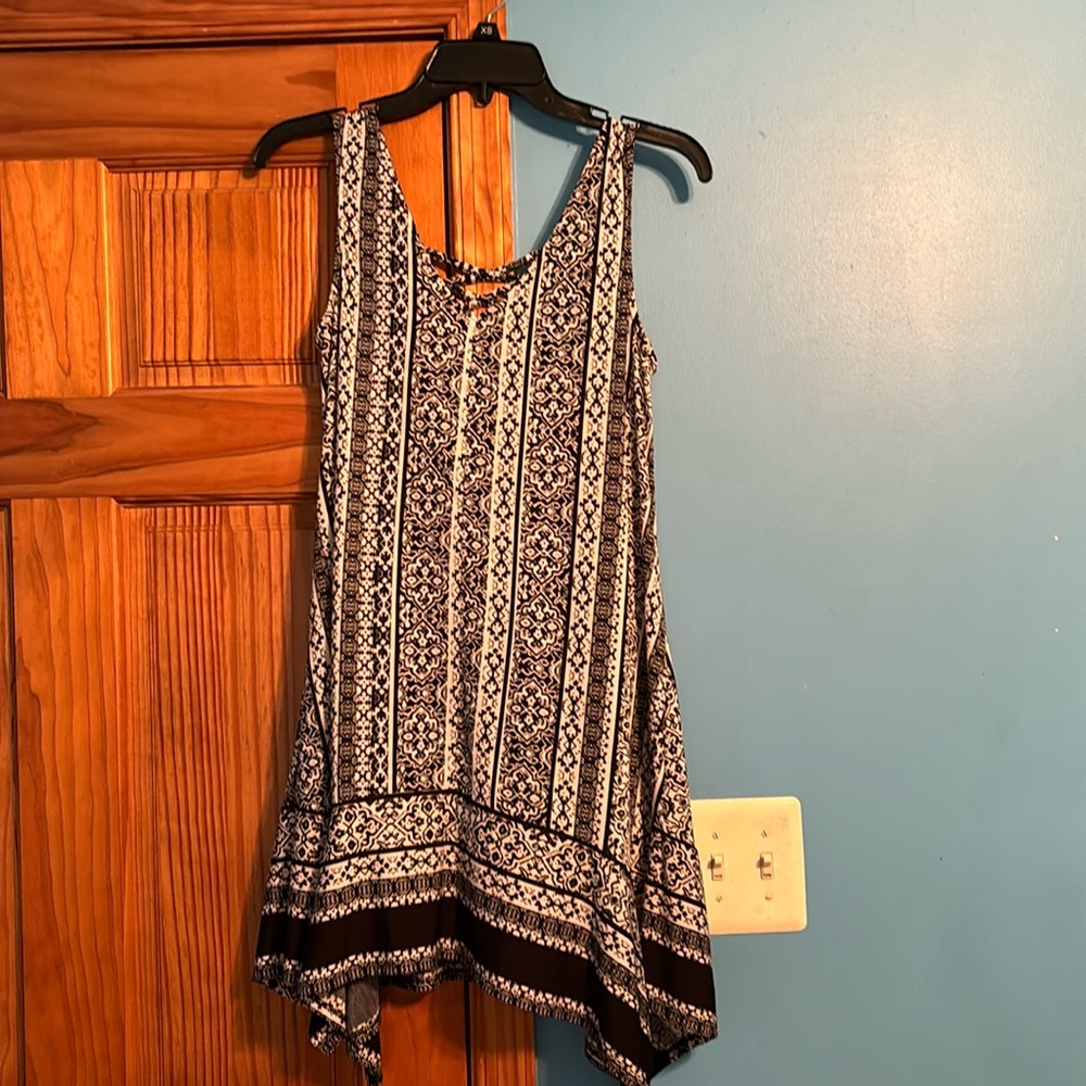 Black and white patterned dress